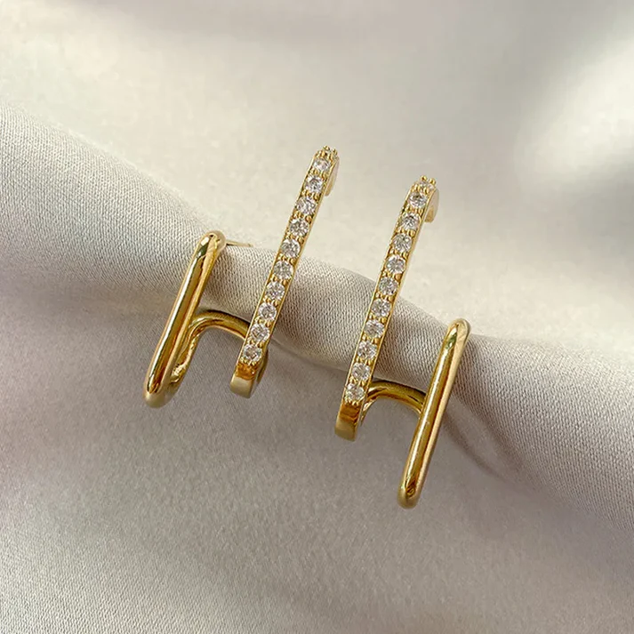 Korean Crystal Unusual Claw Stud Irregular Pearl Earring